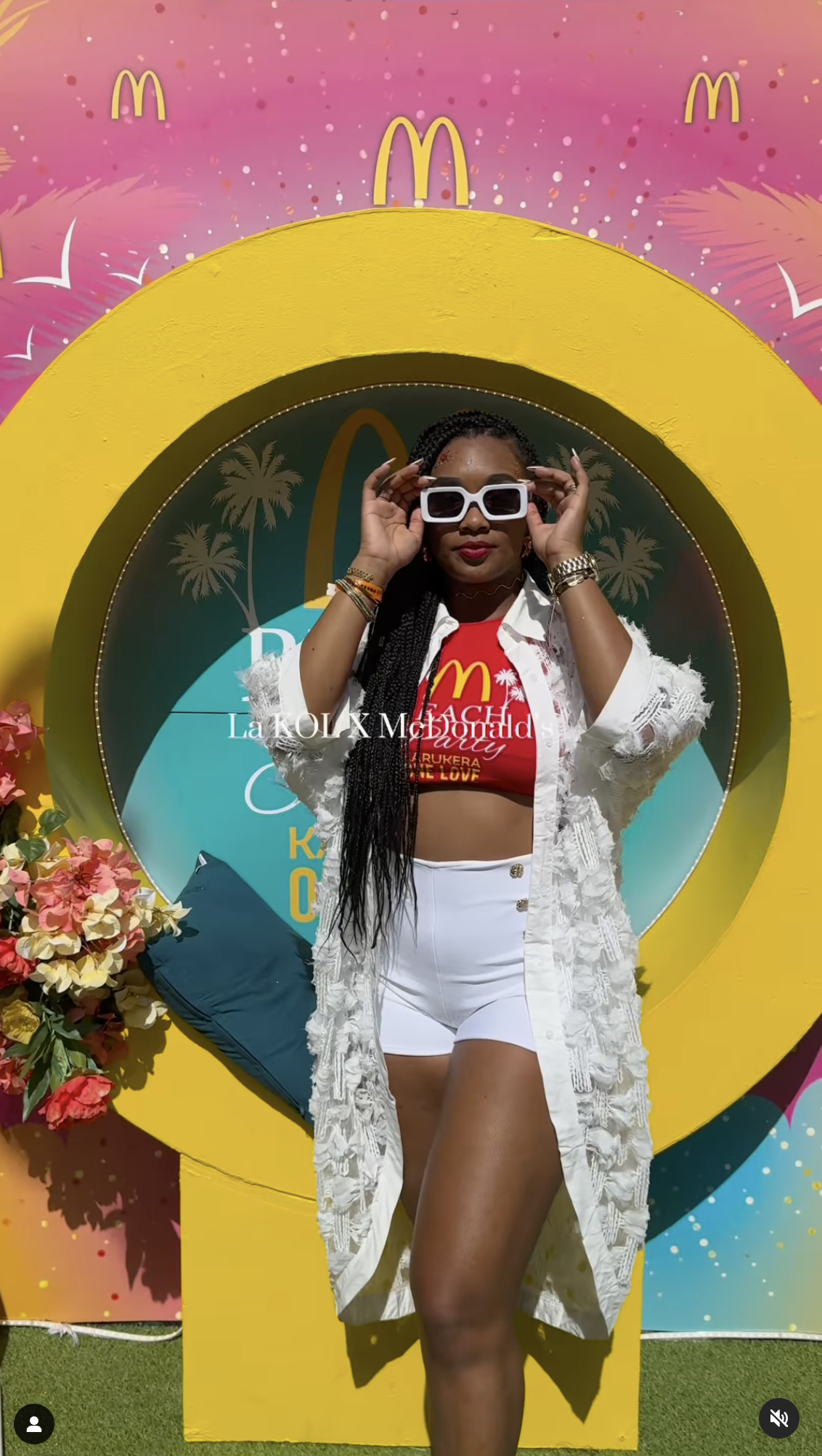 Logo design for the brand Redo on green gradient background