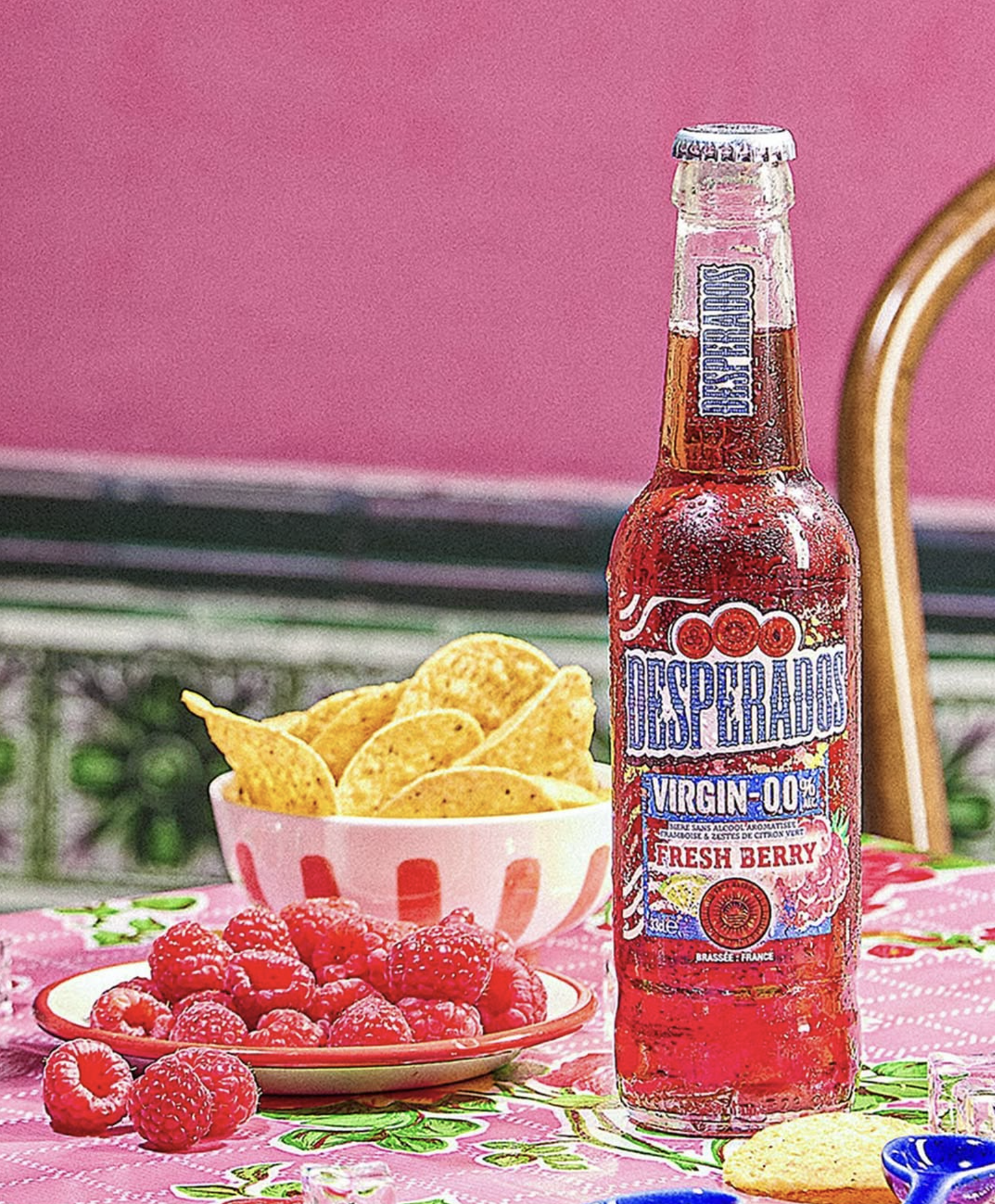 Logo design for the brand Redo on green gradient background